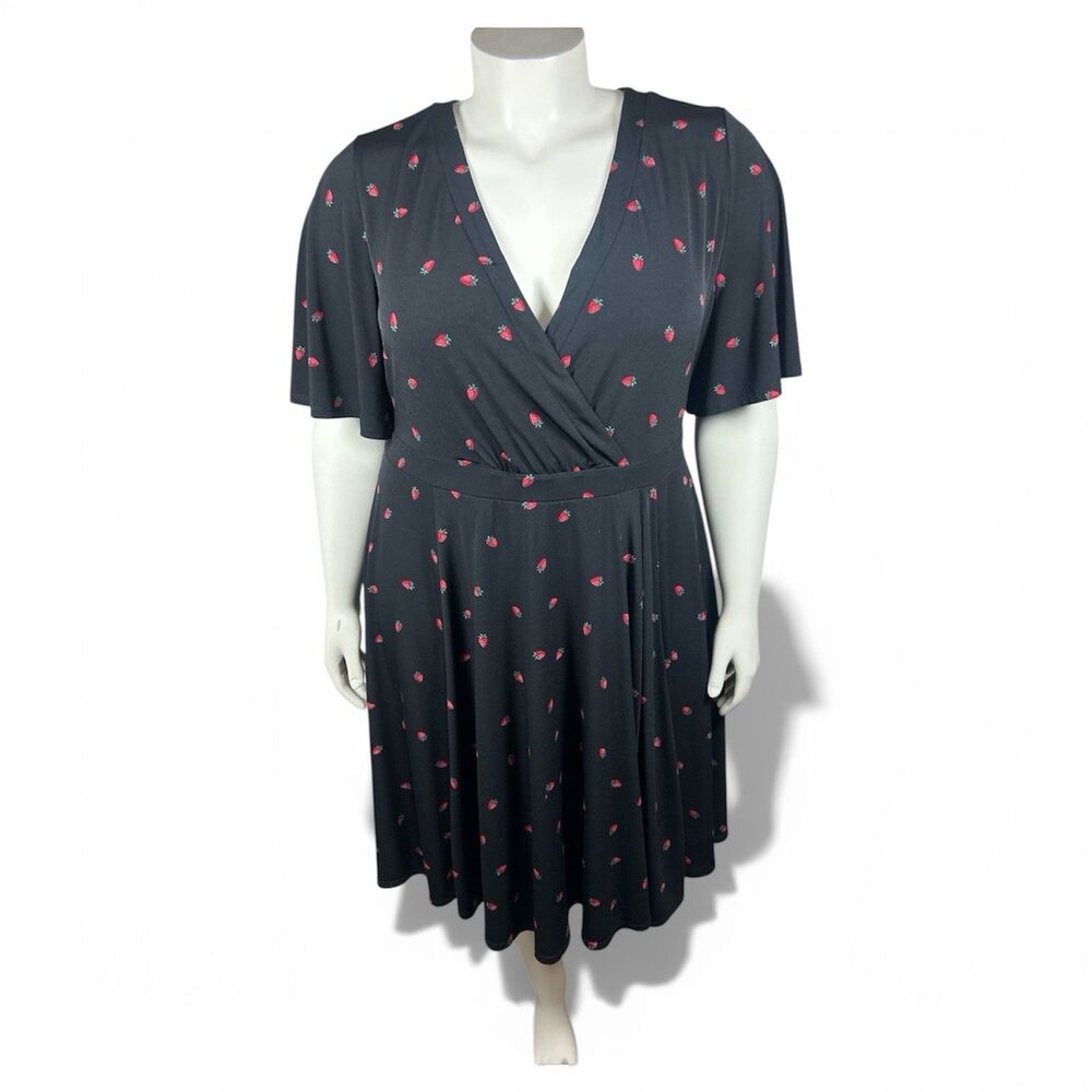 Plus Size Womens Fit Flare Dress 2x Black Strawberry‎ Print Short Sleeve Torrid
